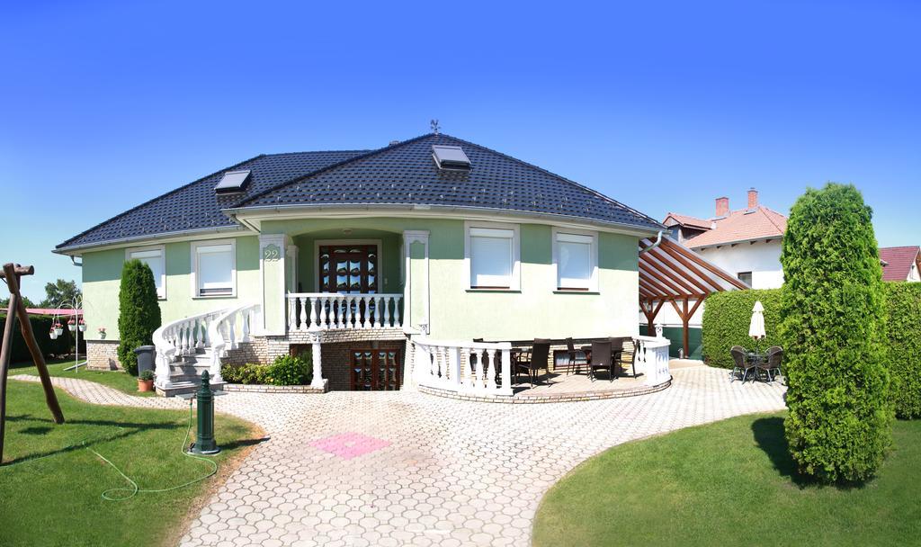 Bo-Ni Vendeghaz Hotel Fertőd Eksteriør billede